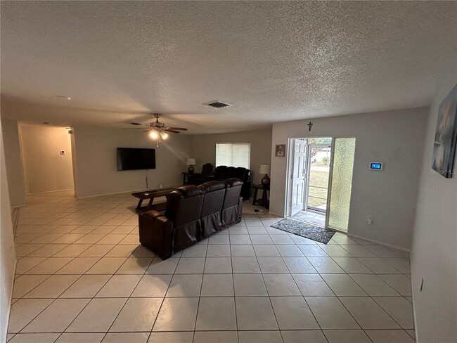 Foto del edificio - 2101 Utica Dr