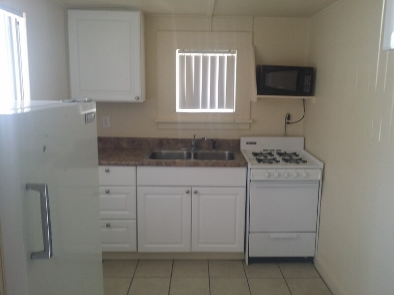 Primary Photo - 109 W White St