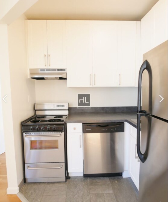 Building Photo - 228 E 85th St
