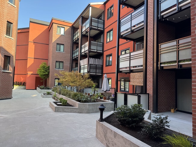 Building Photo - West Bay Court