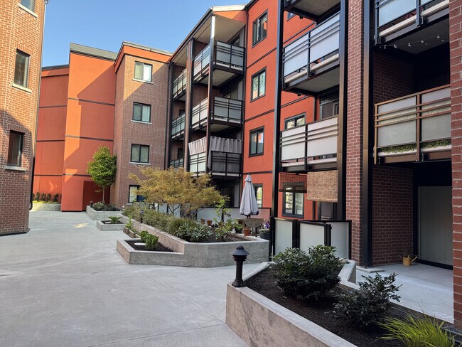 Photo du bâtiment - West Bay Court