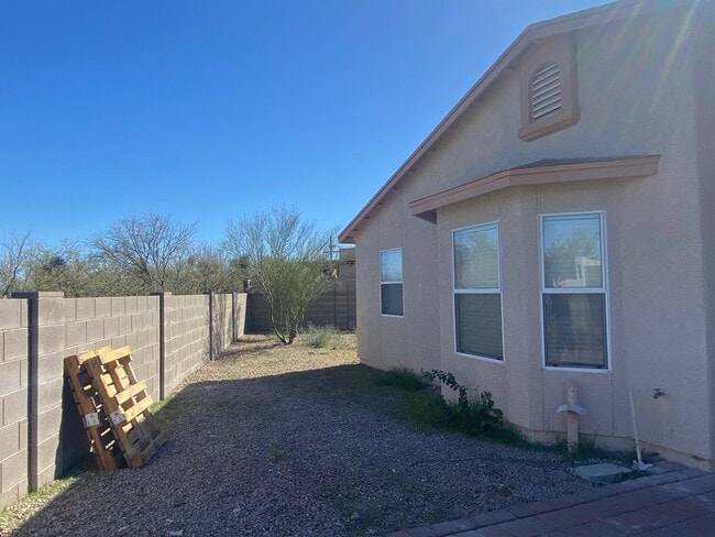 Building Photo - 3254 S Kennedy Park Hills Pl