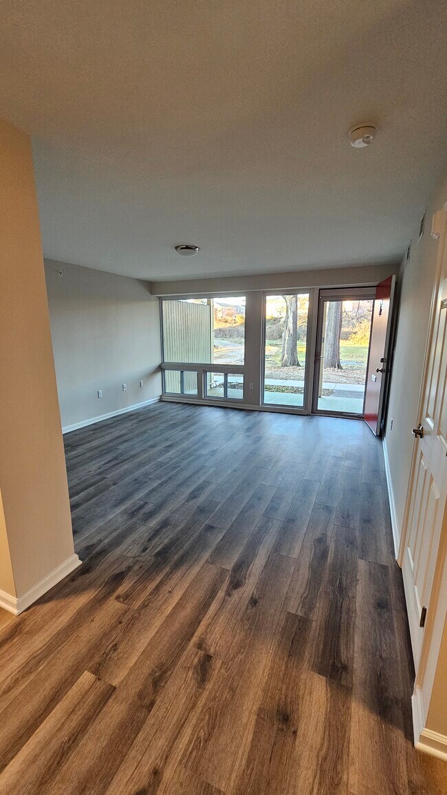 Foto del edificio - 7266 Donnell Pl