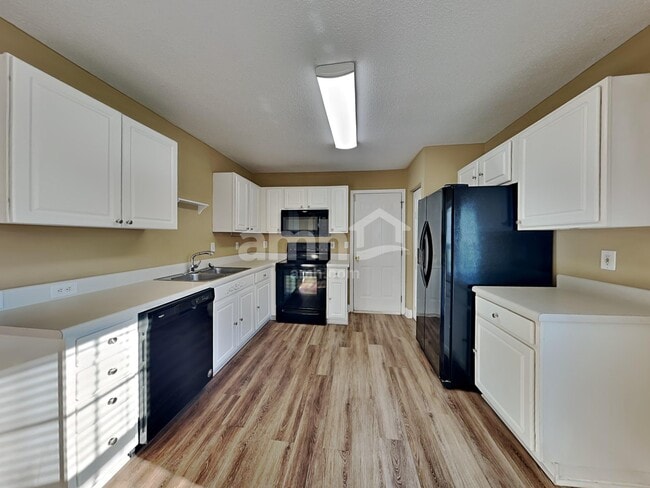 Building Photo - 208 Winding Willow Trl