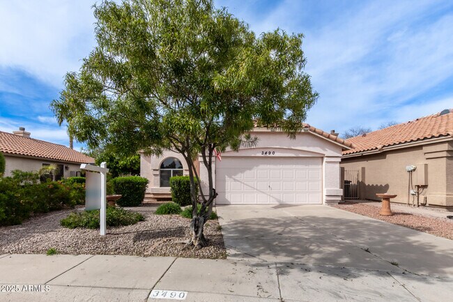 Foto del edificio - 3490 W Golden Ln