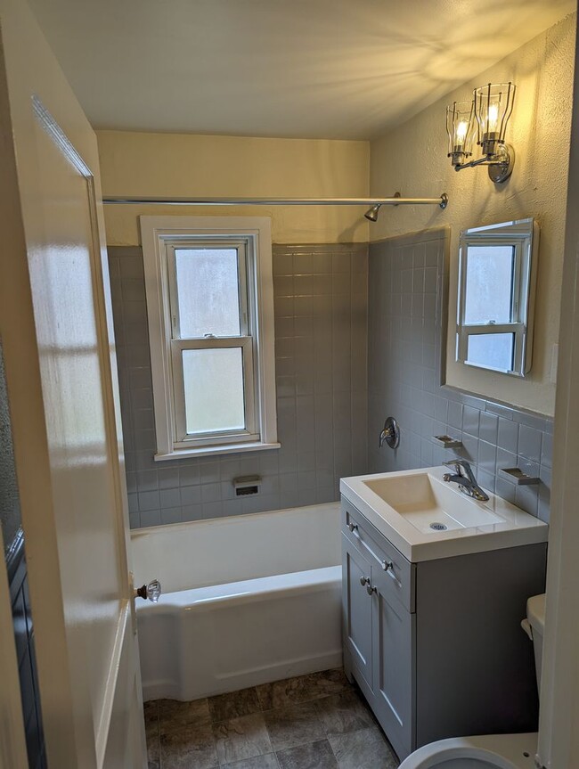 Building Photo - 1 bedroom | 1 bath - Oaklyn, NJ