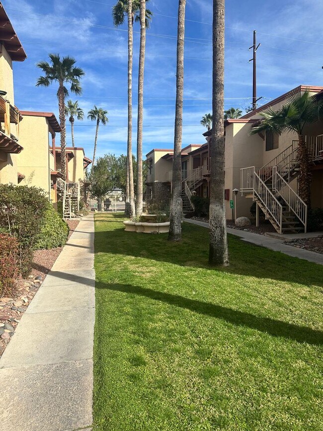 Foto del edificio - 3357 N Country Club Rd
