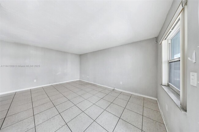 Foto del edificio - 801 Meridian Ave
