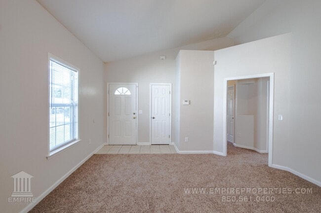 Building Photo - Spacious home near Wilson Green