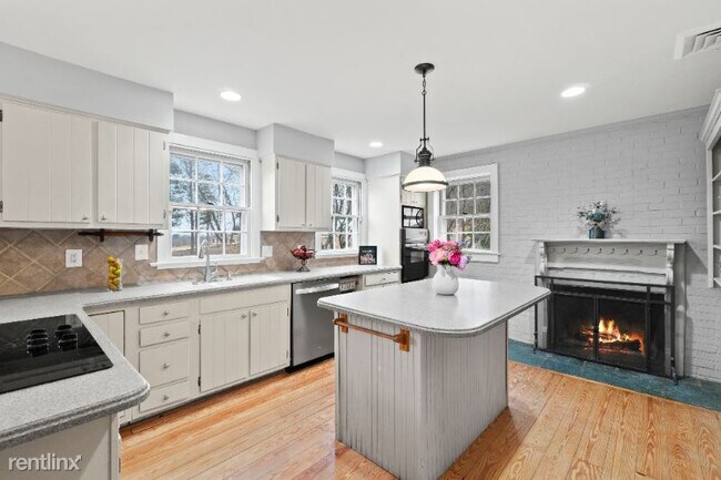 Building Photo - 5 br, 4 bath House - 39802 Thomas Mill Rd