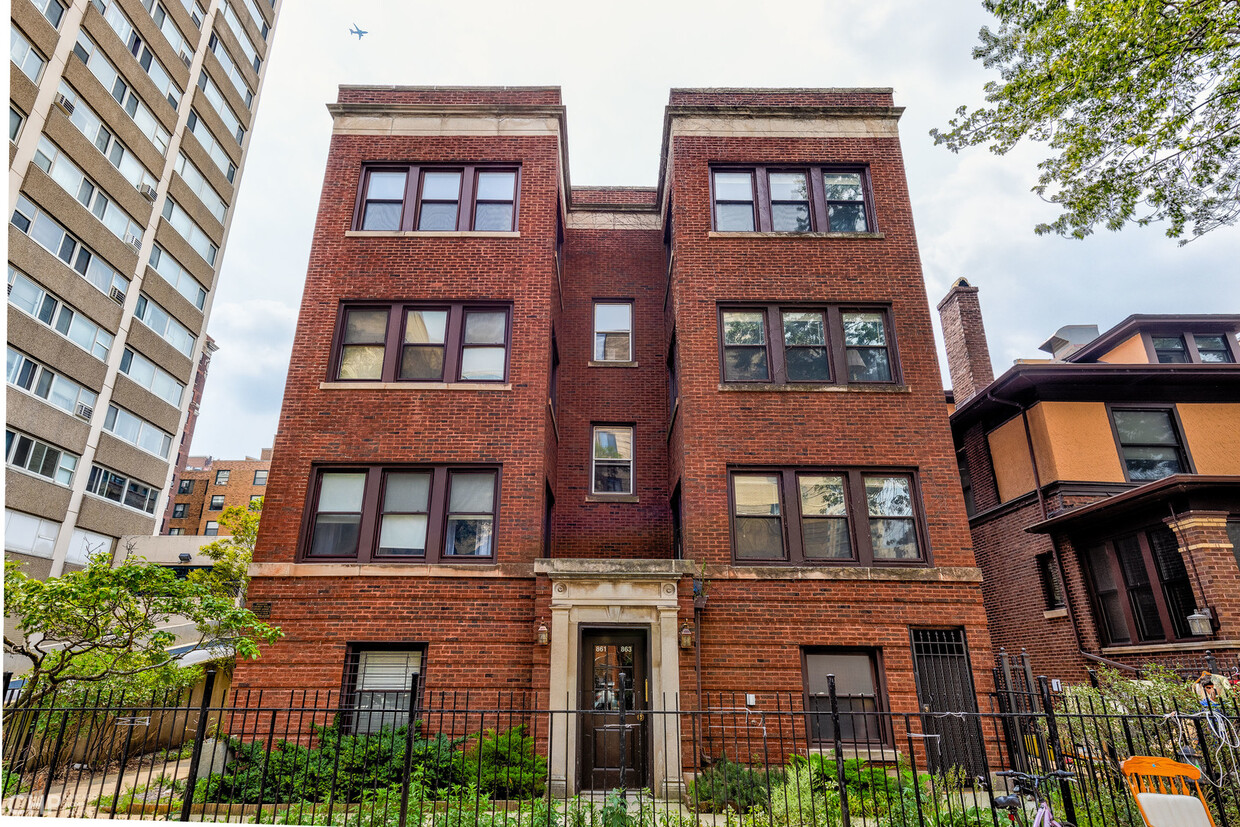Primary Photo - 863 W Carmen Ave