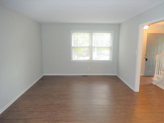 Foto del edificio - 6720 Glendower Rd