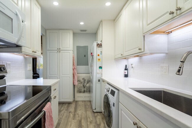 Building Photo - 1200 Marine Way