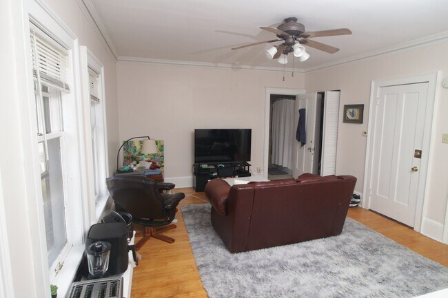 Foto del edificio - 2119 E Kenilworth Pl