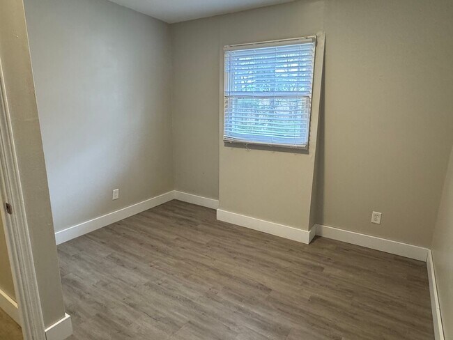 Foto del edificio - Colony Park Rd Apartments