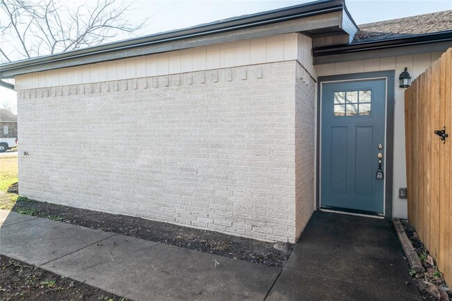 Building Photo - 11355 Quail Run St