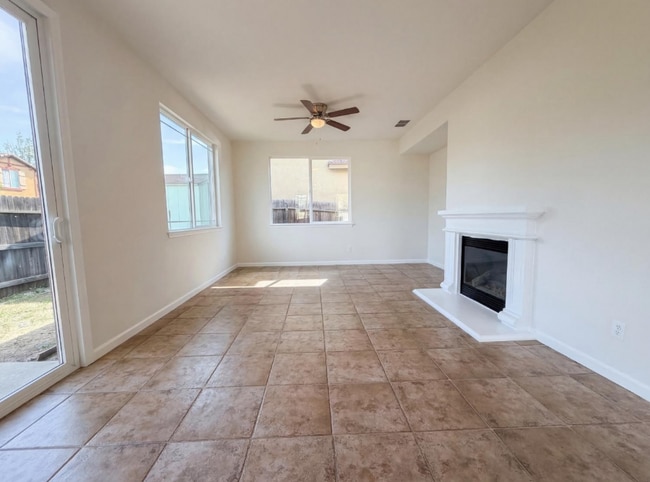 Building Photo - 400 Caravaggio Cir