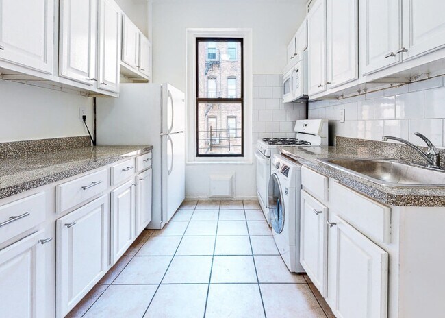 Photo - Edgecombe Avenue Apartment