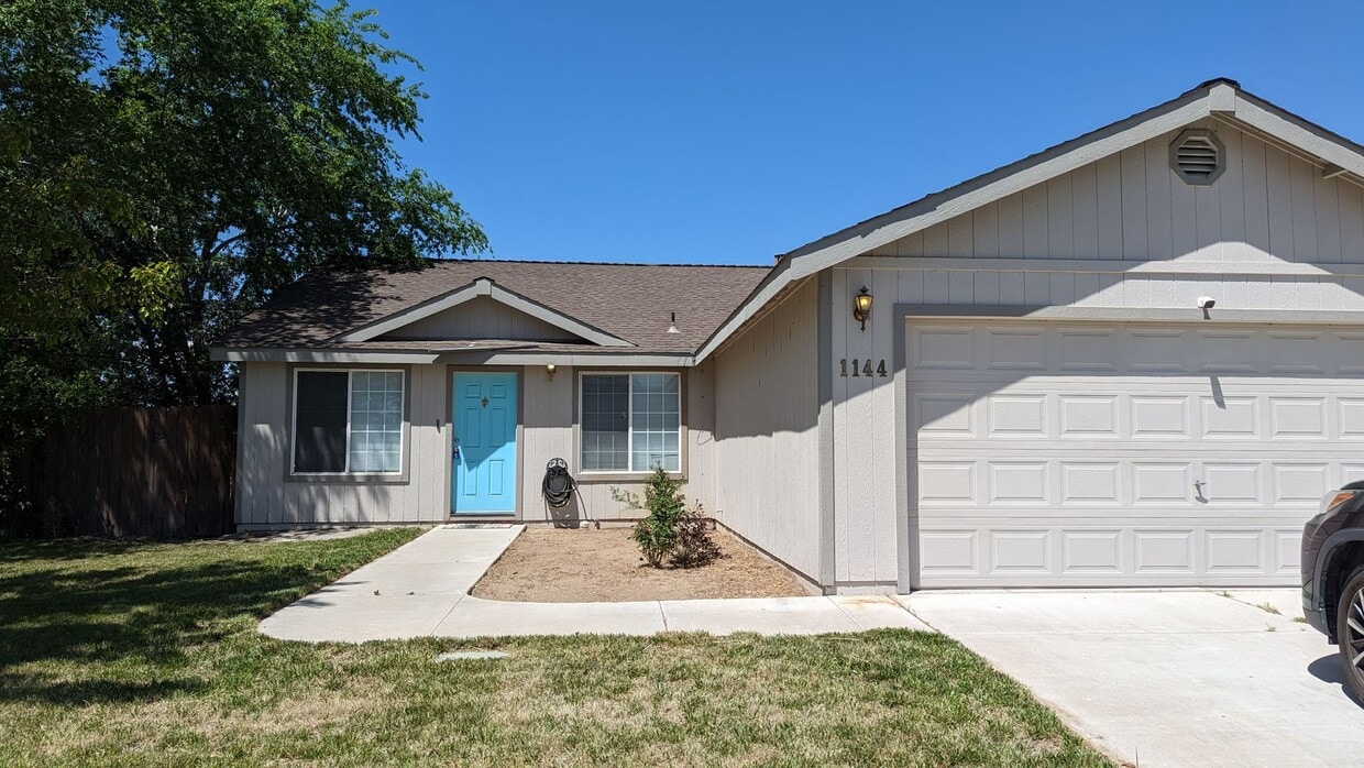 Foto principal - 4 bedroom 2 bath home in Fallon!!