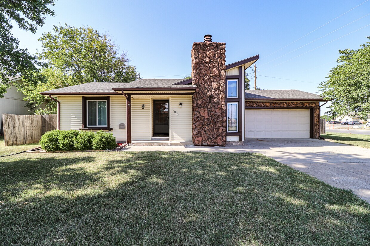 Primary Photo - 108 Aaron Dr
