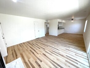 Building Photo - 1800 Club House Dr