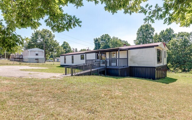 Building Photo - 9776 Rocky Point Rd