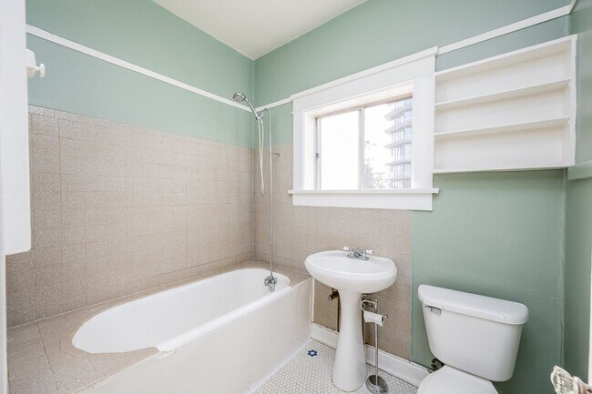 Foto del edificio - Spacious 1 Bed 1 Bath with Balboa Park Views