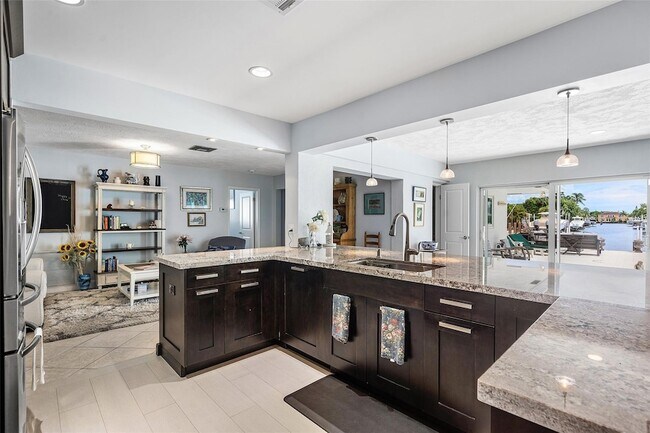 Building Photo - 4510 Bayview Dr