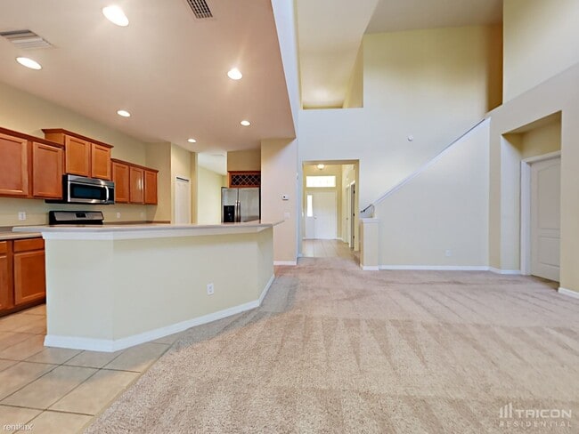 Building Photo - 6003 35th Ln E