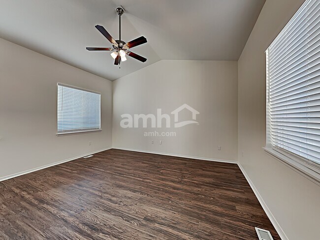 Building Photo - 507 E Great Bear Street