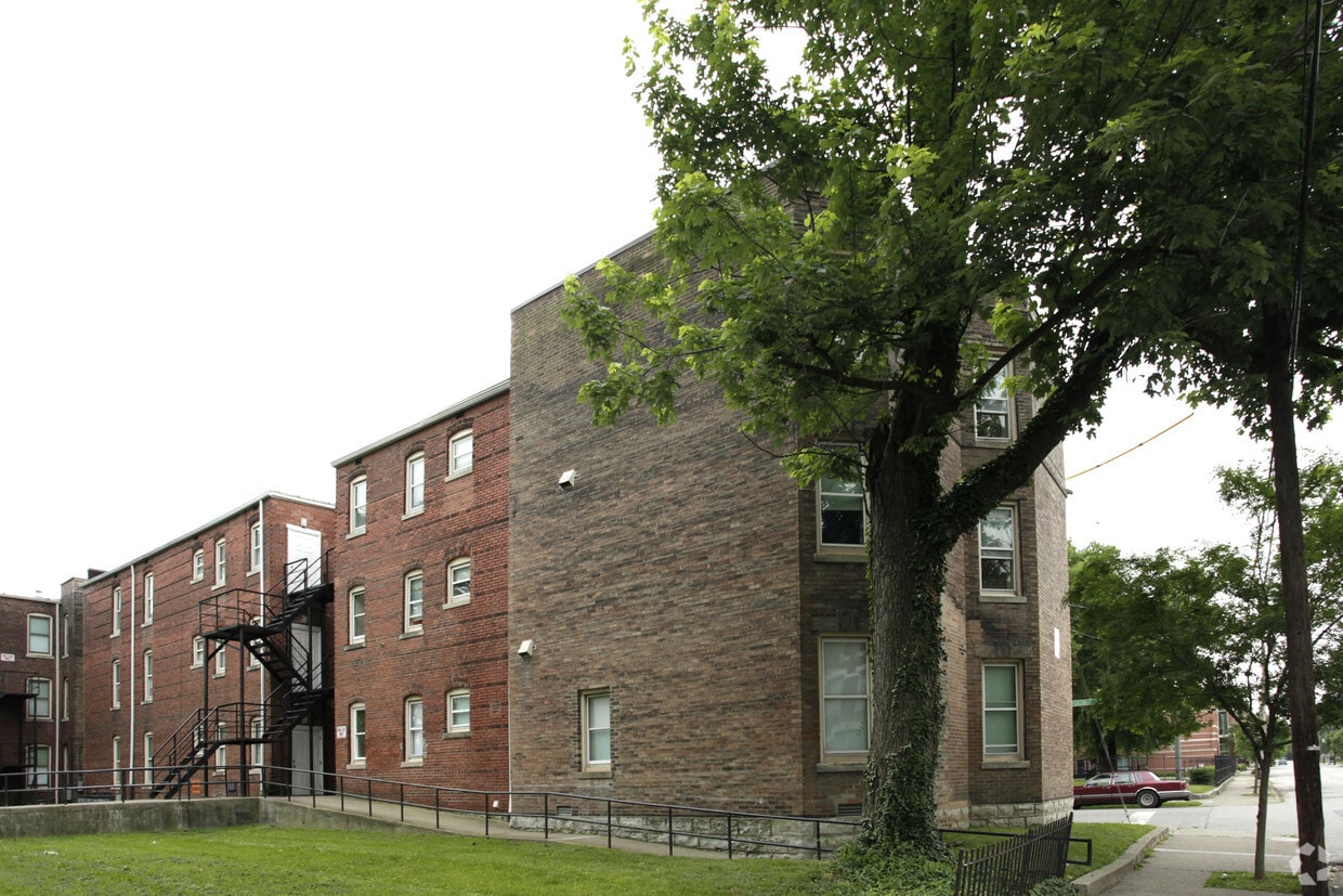 Primary Photo - Shawnee Apartments