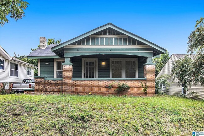 Building Photo - Charming Craftsman Bungalow in South East Lake