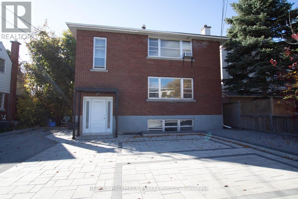 Photo principale - 180-180 Woodroffe Ave