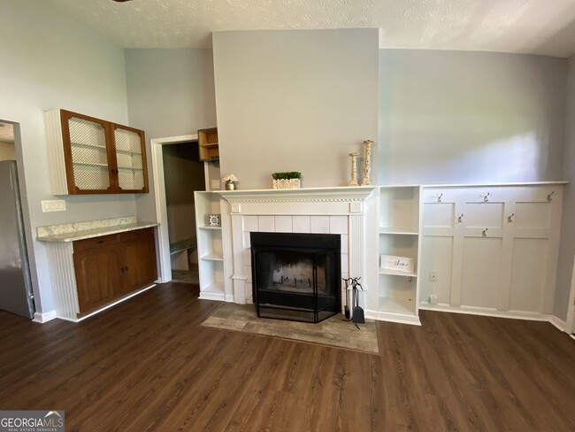Building Photo - 318 Wood Ridge