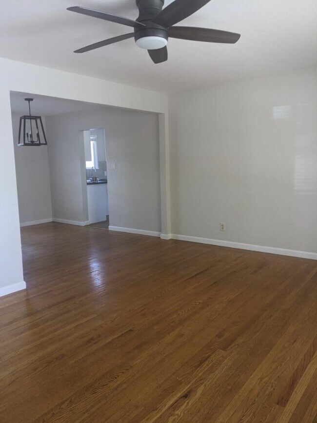 Foto del edificio - 136 Cedar Ln