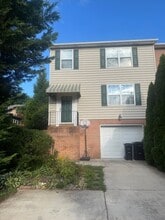 Building Photo - 2047 Harvest Dr