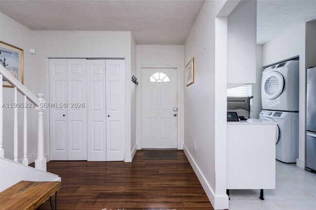Foto del edificio - 1651 NE 115th St