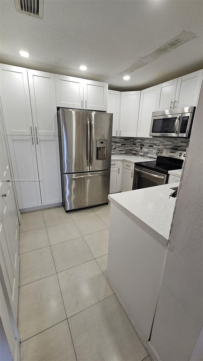 Foto del edificio - 6202 NW 115th Pl