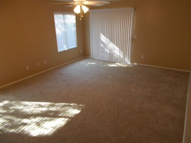 Building Photo - 7024 W Rose Ln