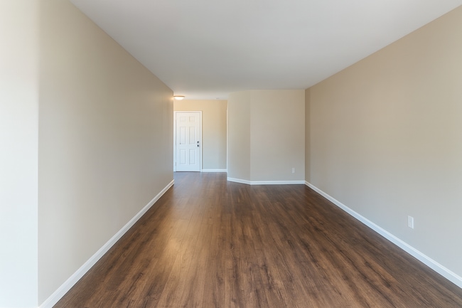 Foto del edificio - 7 Bed 3 Bath House on Tipton- Great for Big Groups!!