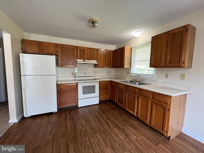 Building Photo - 704 Thomas Ln