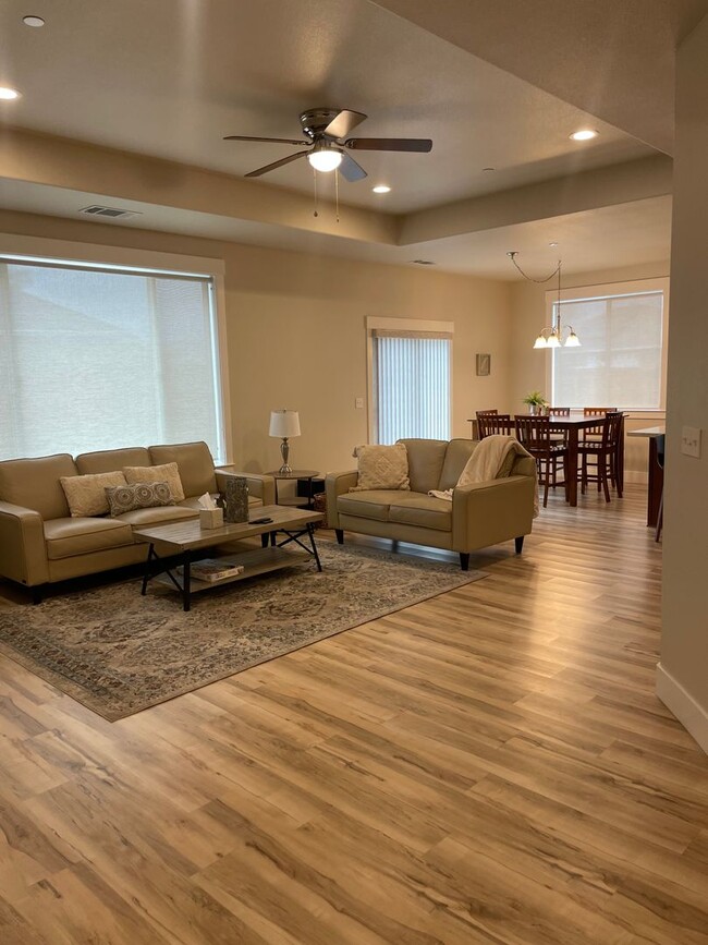 Building Photo - Beautiful 3 Bedroom Home