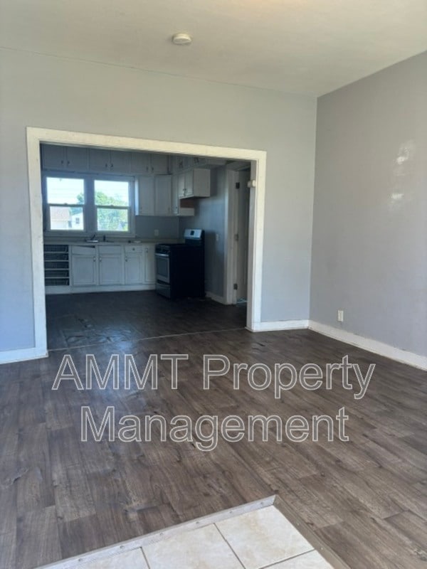 Building Photo - 310 8th Ave