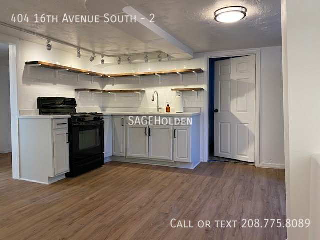 Primary Photo - 404 16th Ave S