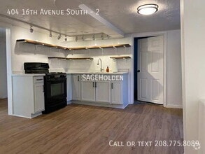 Building Photo - 404 16th Ave S