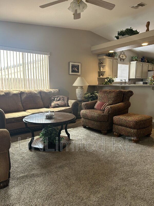 Foto del edificio - 490 McCulloch Blvd S