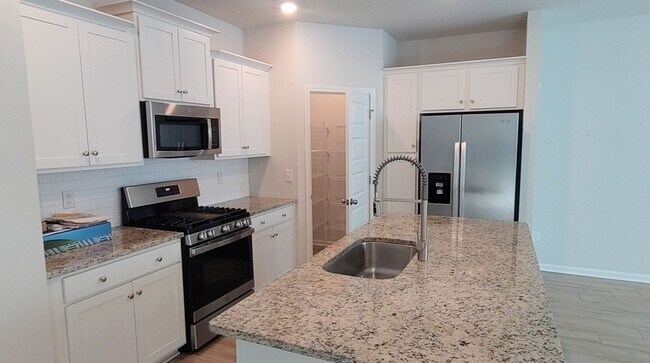 Building Photo - 5451 Knobcone Loop