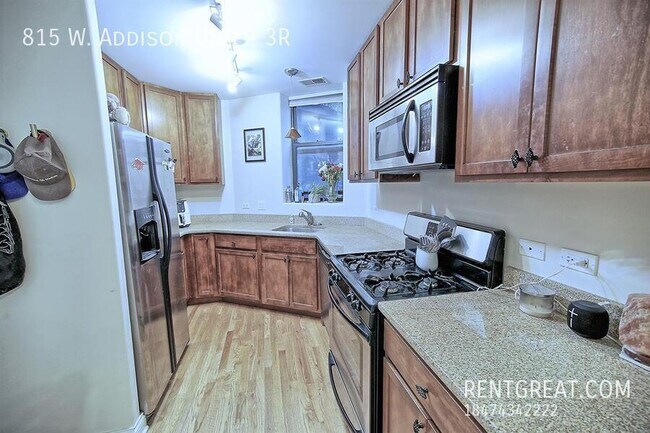 Foto del edificio - 815 W Addison St