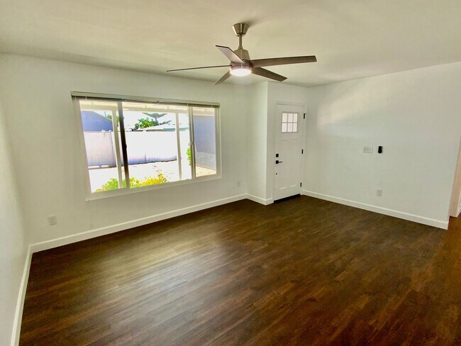 Foto del edificio - 3 bd/2ba Cottage with alley Access