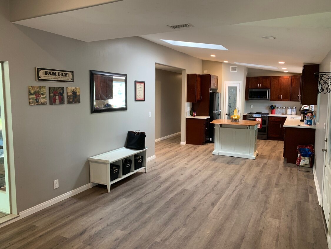 Primary Photo - 2751 Tigertail Dr